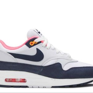 Nike Air max 1s only worn a handful of times, super cute but don’t fit me